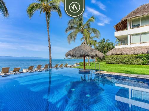 Beachfront 4 BR Condo with Pool Next to the Beach in Bucerías, Mexico