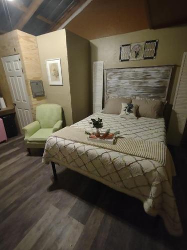 Acorn Hideaways Cozy Cottontail Suite, Sleeps 2 in Canton, USA