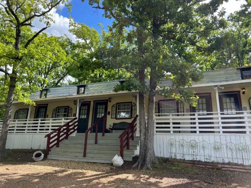 Acorn Hideaways Cozy Cottontail Suite, Sleeps 2 in Canton, USA