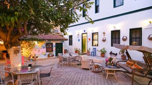 Garden Palace Boutique Hotel - Tap to explore photos
