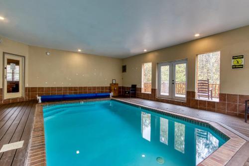 Uwoduhi Pool Lodge in Cosby, USA