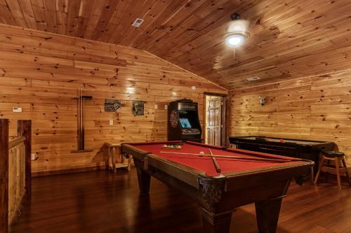 Uwoduhi Pool Lodge in Cosby, USA