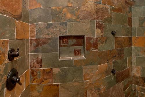 Copper Creek Lodge - image 12