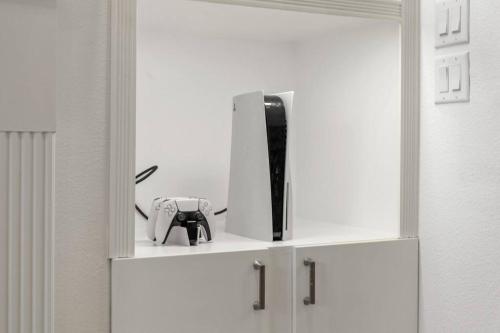 Shop & Store Oasis, 13min from Airport, Prime Spot in Lewisville, USA