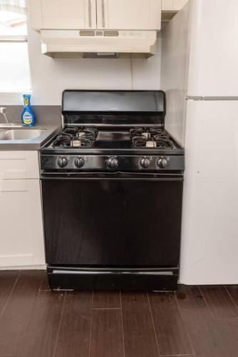 Marina Gem Spacious 2BR Apt with Patio Parking in Los Angeles, USA