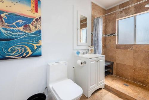 Marina Gem Spacious 2BR Apt with Patio Parking in Los Angeles, USA