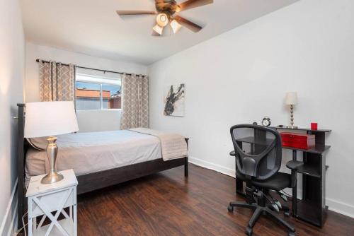 Marina Gem Spacious 2BR Apt with Patio Parking in Los Angeles, USA