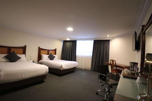 Best Western Plus Gran Marques Room Type - Double Room with Two Double Beds - Non-Smoking