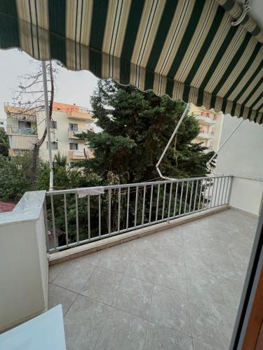 Cozy Apartment with Balcony - image 3