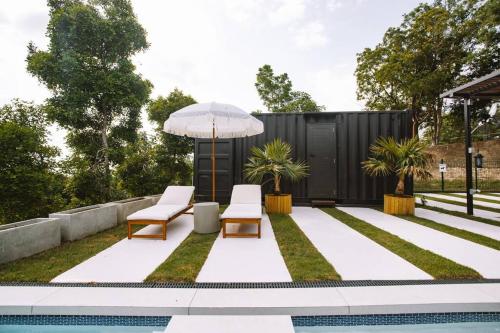 Hacienda Florecer - Shipping containers with private pool