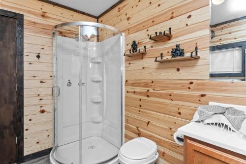 Off Grid Cozy Private Cabin in Kaskada (MT)