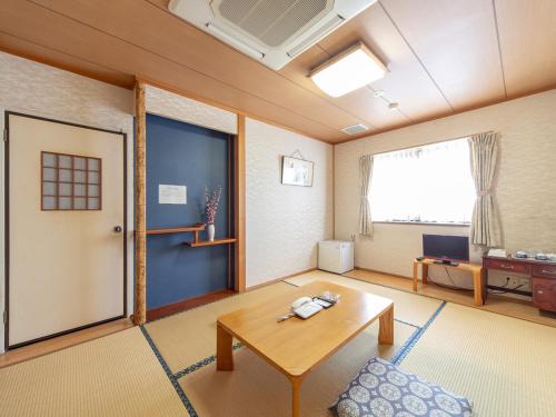 room detail thumbnail 1