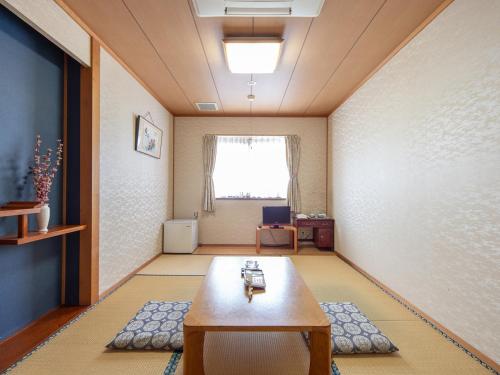 room detail thumbnail 2