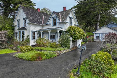 Vista exterior, Dennen's Victorian Farmhouse in Little River (CA)