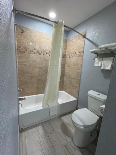 America's Value Inn - image 14