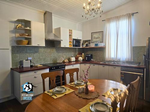 บริการและสิ่งอำนวยความสะดวก, 3 BR Little Addis Cottage in Historic Kalgoorlie in คาลกูรลี