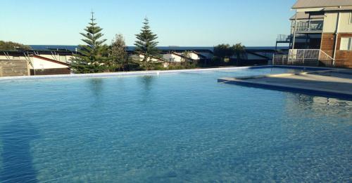 Caves Coastal Bar & Bungalows