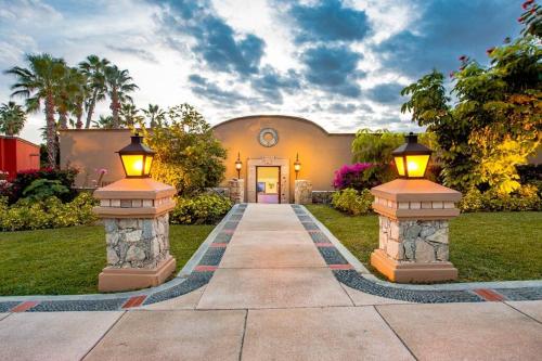 LA ROCA 8 min WALKING DISTANCE TO THE BEACH