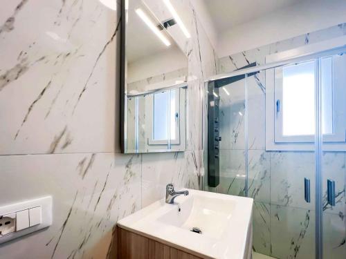2 bedrooms, 4 beds