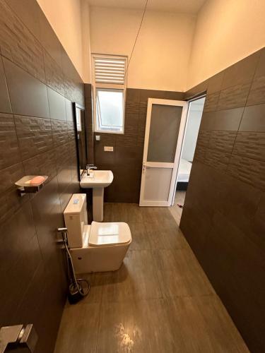 Standard Triple Room image 2