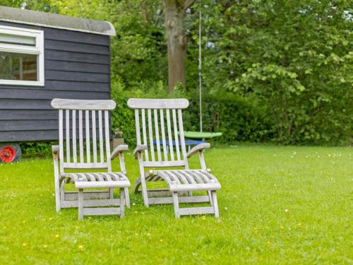 Holiday home with Gypsy wagon Holiday home with Gypsy wagon