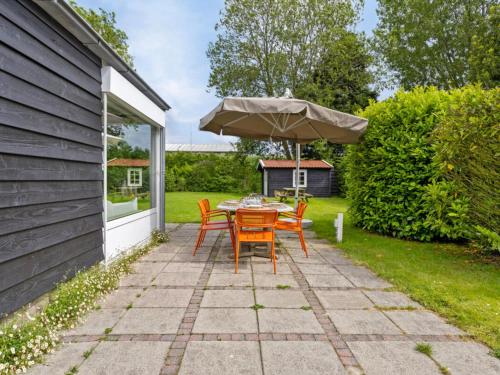 Holiday home with Gypsy wagon Holiday home with Gypsy wagon