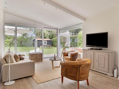 Holiday home with Gypsy wagon Holiday home with Gypsy wagon