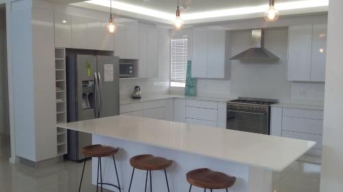 Beach Club Self Catering Apartments - image 5