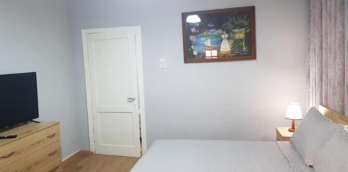 2BR Lakeside & Panoramic Balcony - Pogradec, Lake Ohrid, Pogradec (foto 5)