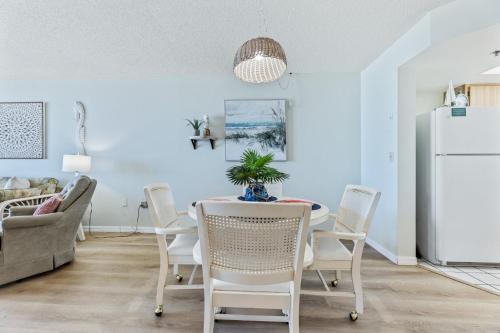 Ocean View / 7th Floor / Pool / Walk to Shopping & Dining / Ocean Trillium Condo #701, New Smyrna Beach (Foto 11)