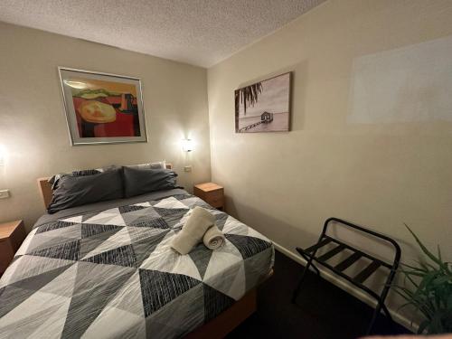 Entire Studio Apartment in St Kilda next to Luna Park - Tap to explore photos