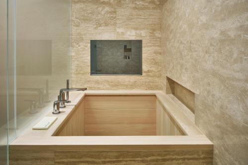 Marriott Jeju Shinhwa World Hotel 4