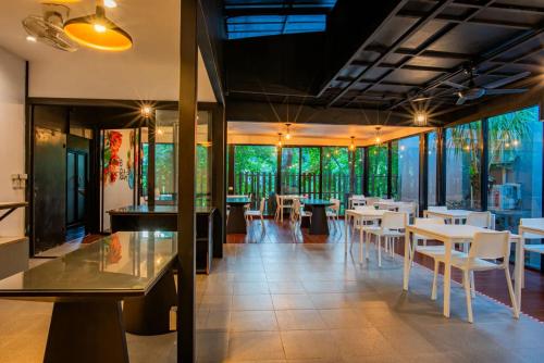 Restaurant, DE PALM Poolvilla near Pirate Ship