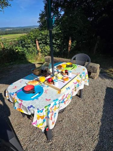Food and beverages, Les Rochettes, joli appartement, tout neuf, calme et paisible in Saint-Gervais-d'Auvergne