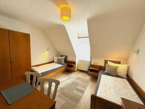 2 twin beds