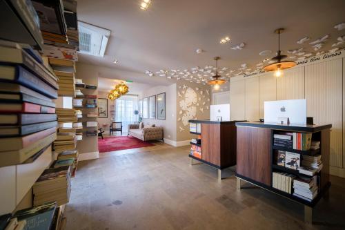 ทัศนียภาพภายนอกโรงแรม, Azores Book Hotel in อันกรา โด เฮโรซโม