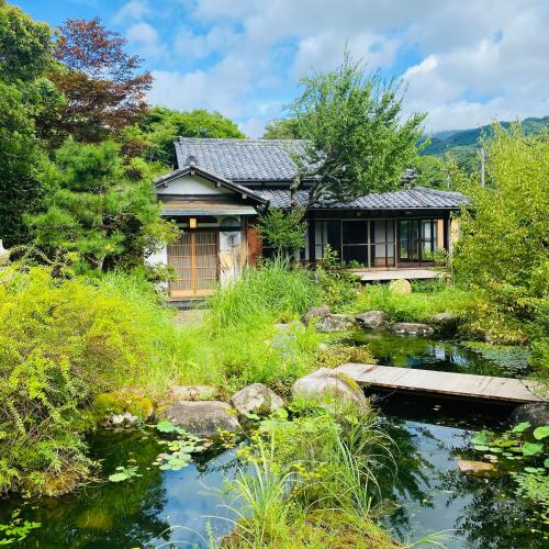 EXP Co Onsen 呼隱撰