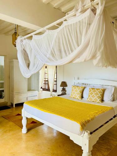 Shella Bahari Guest House in 라무 아일랜드