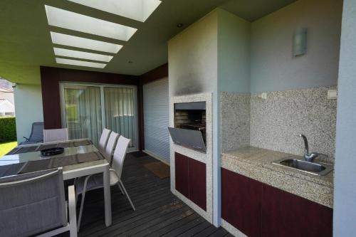 Facilities, House on the Top Guimaraes in Mesao Frio