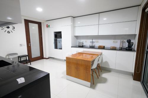 Facilities, House on the Top Guimaraes in Mesao Frio