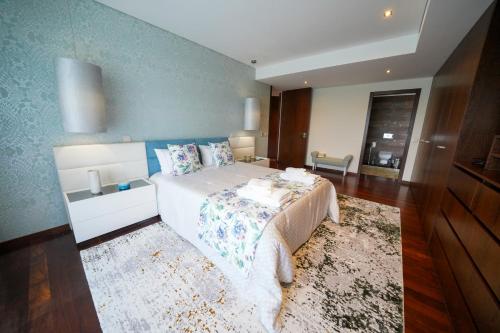 House on the Top Guimaraes in Mesao Frio