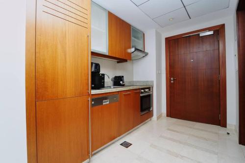 Stunning Luxury Studio Downtown 2 Minute Walk to Burj Khalifa & Dubai Mall, Dubai (photo 5)