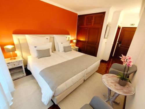 2 twin beds