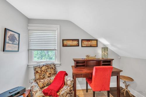 Serene & Charming 5BR Des Plaines Getaway - image 2