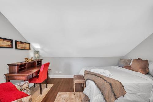 Serene & Charming 5BR Des Plaines Getaway home