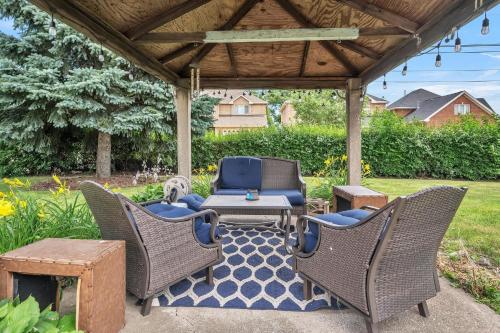 Serene & Charming 5BR Des Plaines Getaway - image 5
