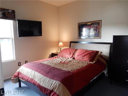 Southwest Retreat - Stylish Room with Queen Bed, Fast Wi-Fi & More!, Las Vegas