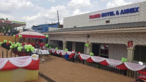 Famko Hotel - Sleeps 24 - Parking - Garden in Lira