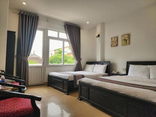 Deluxe Double Room with Balcony room in THAO AN 2 HOTEL Hue