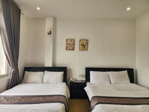 Deluxe Double Room with Balcony image 4